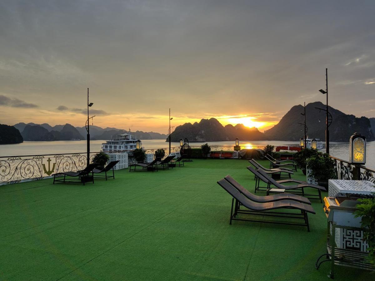 下龍 Halong Aquamarine Royal Cruise酒店 外观 照片