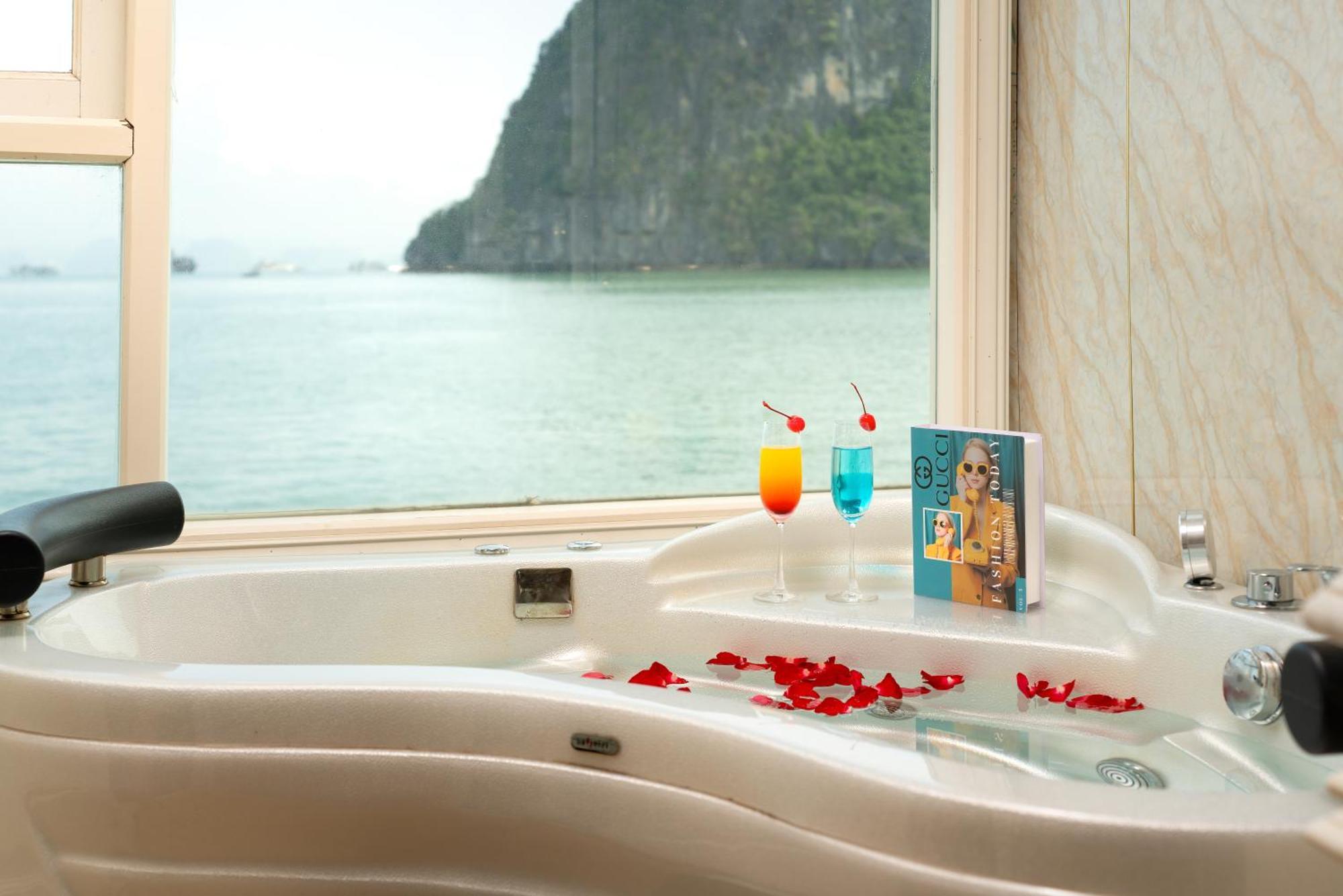 下龍 Halong Aquamarine Royal Cruise酒店 外观 照片
