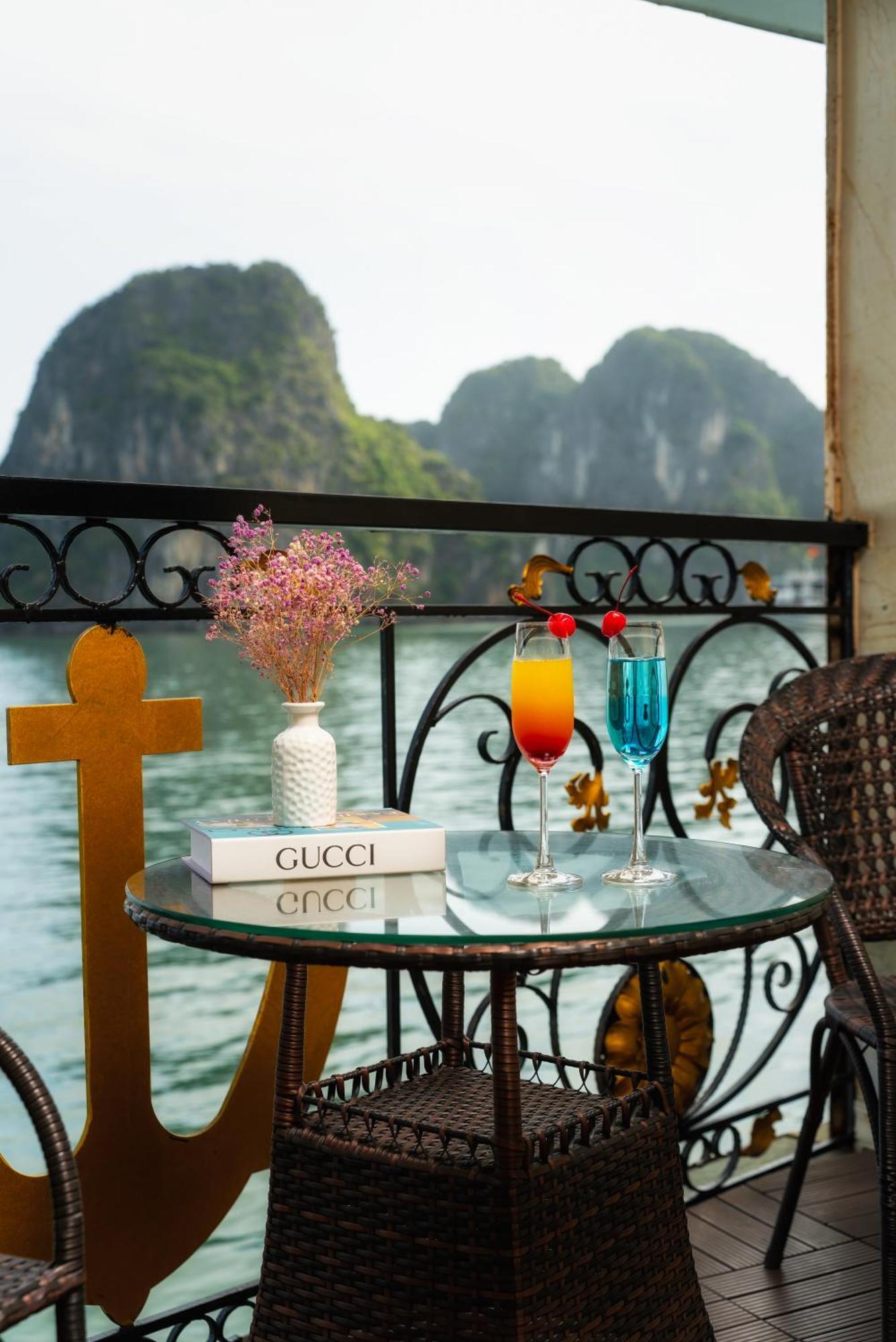 下龍 Halong Aquamarine Royal Cruise酒店 外观 照片